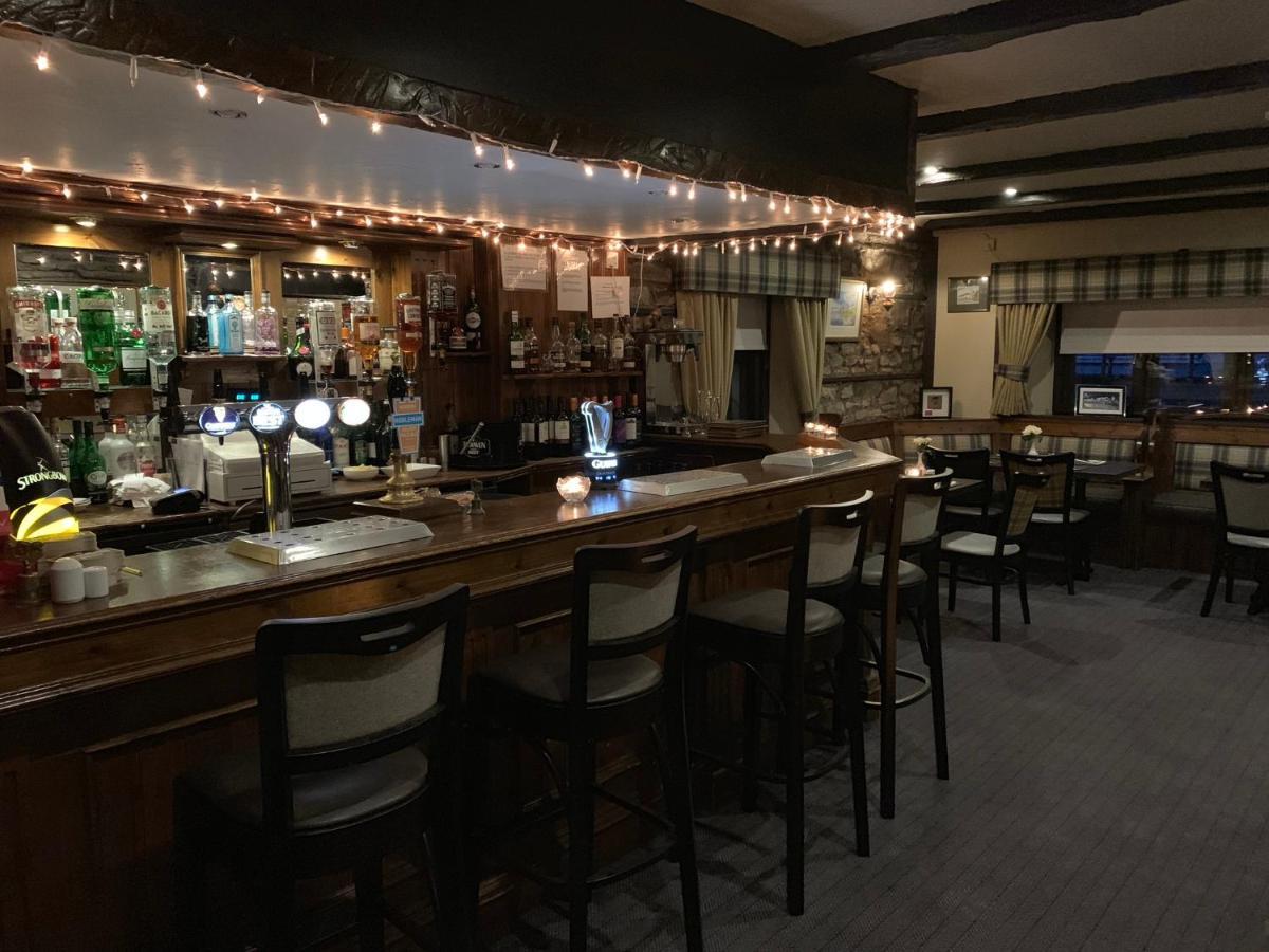 Thornhill  Lion And Unicorn Hotel מראה חיצוני תמונה