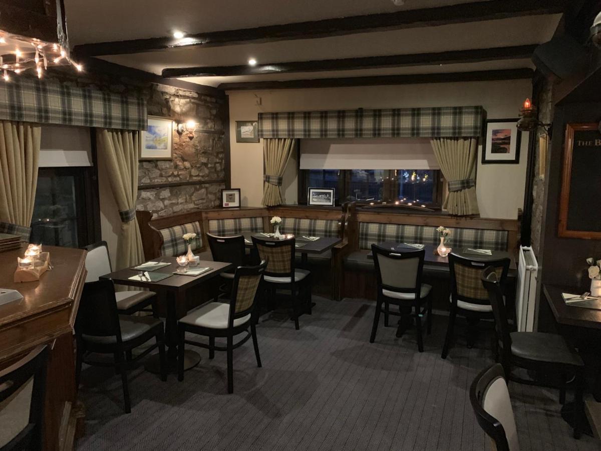 Thornhill  Lion And Unicorn Hotel מראה חיצוני תמונה