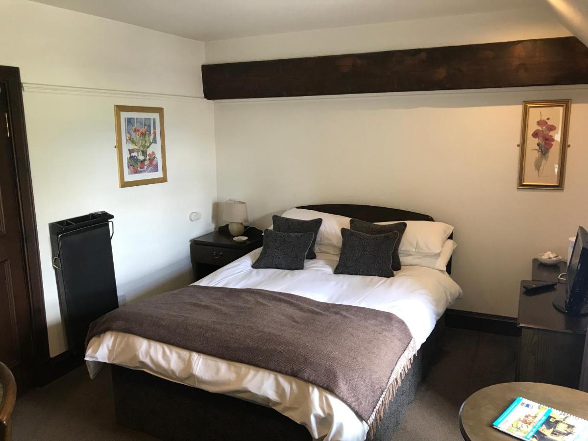 Thornhill  Lion And Unicorn Hotel מראה חיצוני תמונה