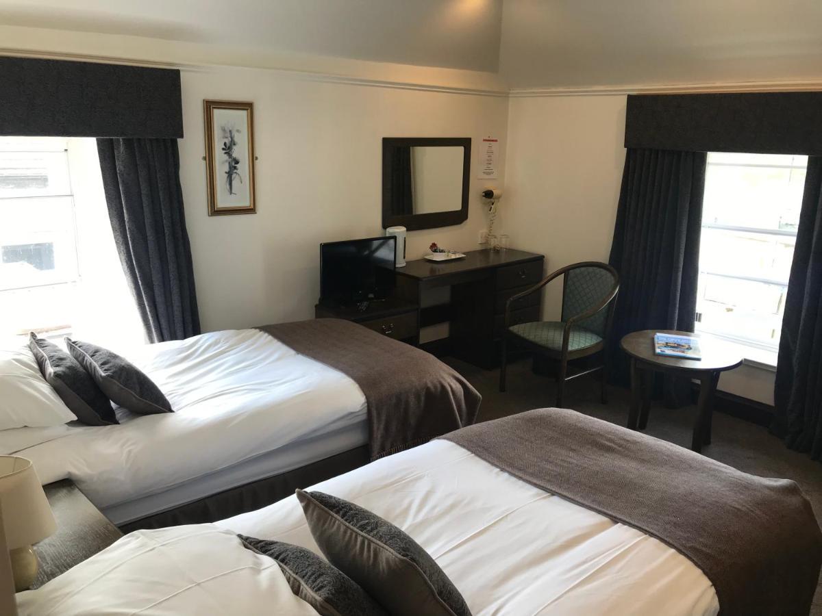Thornhill  Lion And Unicorn Hotel מראה חיצוני תמונה